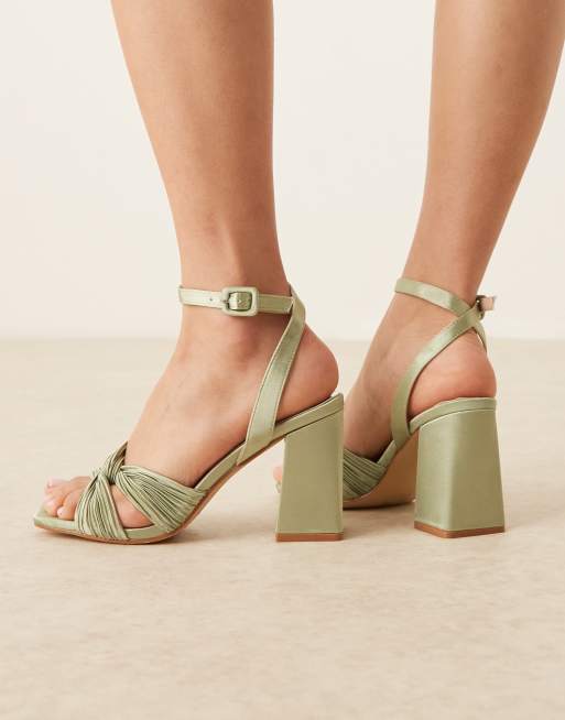 Be Mine - Bruidskleding - Snuggle - Plissé sandalen met blokhak in saliegroen, 4 van 4