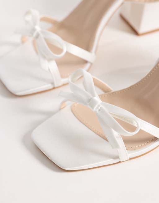 Be Mine - Bruidskleding - Tamara - Sandalen met brede pasvorm, blokhak en strik in ivoorwit satijn, 4 van 4