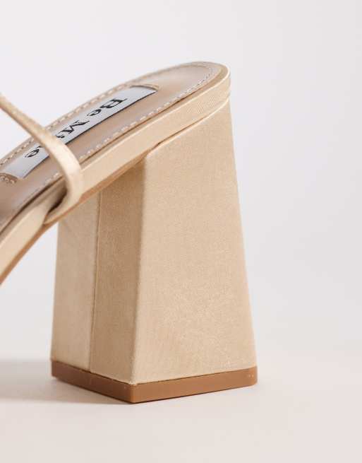 Be Mine - Bruidskleding - Tamara - Sandalen met brede pasvorm, blokhak en strik in ivoorwit satijn, 3 van 4