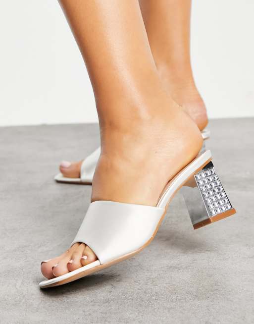 Be Mine – För bruden – Pia – Elfenbensvita mules med klackar och strass i satin