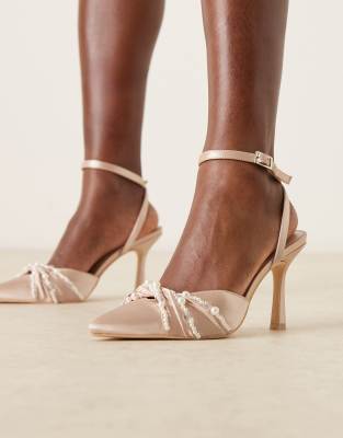 Be Mine - Harsha - Escarpins de mariée en satin à talon et bride avec perles nacrées - Pêche-rose