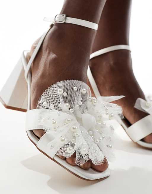 Be Mine Issa Sandali da sposa color avorio con tacco largo e fiocco in tulle con perle sintetiche ASOS