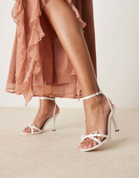 Be Mine – Sharly – Benvita klacksandaler i satin med rosett - view 1