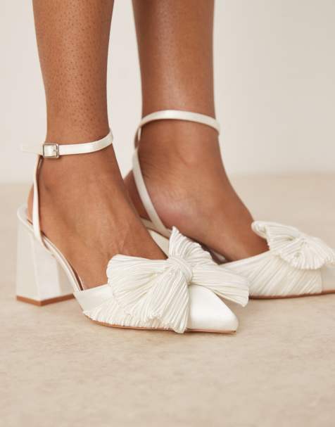 Be Mine – Sierra – Satynowe buty na obcasie z kokardkami w kolorze kości słoniowej - view 1