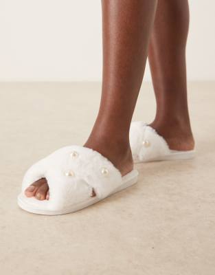 Be Mine Slippers With Pearls In White