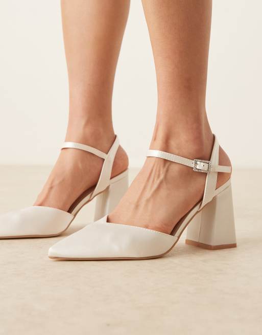 Be Mine Wide Fit Bridal – Frankie – Satynowe zdobione buty na obcasie w kolorze kości słoniowej, 3 z 4
