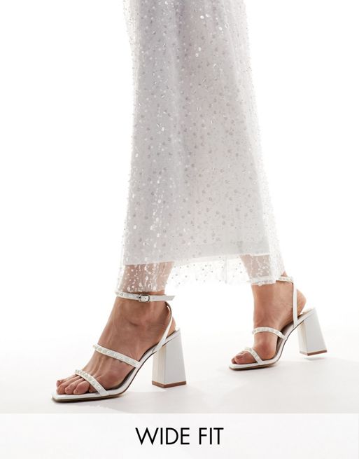 Be Mine Wide Fit – Bridal Stella – Sandalen in Elfenbein mit Blockabsatz und Perlenverzierung