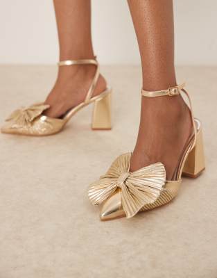 Be Mine Wide Fit - Sierra - Pumps aus goldenem Satin mit Absatz und Schleifendetail, weite Passform-Goldfarben