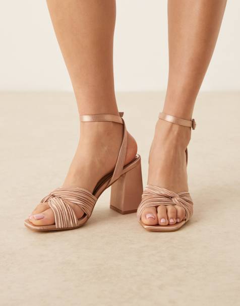 Be Mine Wide Fit – Snuggle – Ślubne plisowane sandały na obcasie klockowym w kolorze szampana - view 1
