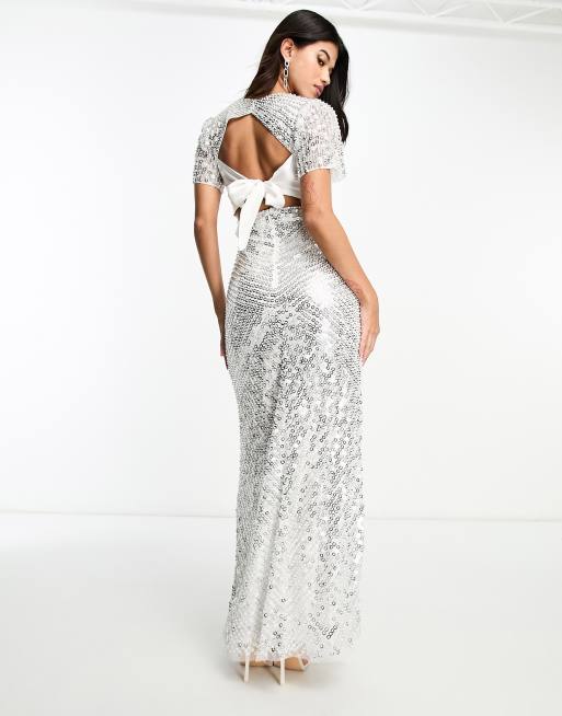 Beauut Bridal – Kremowo-srebrna sukienka maxi o fasonie z odkrytymi plecami i cekinowym zdobieniem