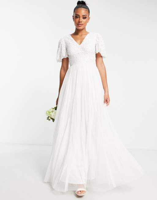 Beauut – Bridal – Maxikleid in Weiß mit verziertem Oberteil, Flügelärmeln und Tüll-Rock , 4 von 4
