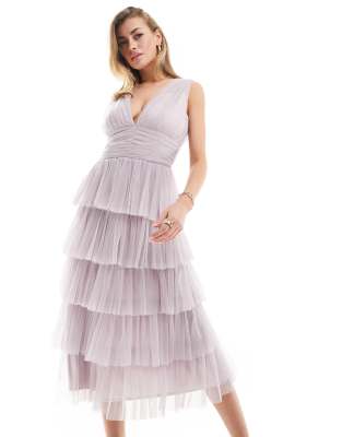 Beauut - Bridesmaid - Gestuftes Midikleid in Flieder mit V-Ausschnitt-Lila