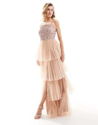 Beauut - Bridesmaid - Gestuftes, trägerloses Maxikleid in Taupe mit Verzierung-Rosa