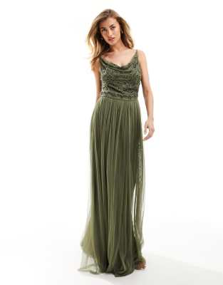 Beauut - Bridesmaid - Maxi-Brautjungfernkleid in Khaki mit Wasserfallausschnitt und Verzierung-Grün