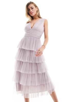 Beauut - L'invitée - Robe mi-longue à volants étagés et col en V - Lilas