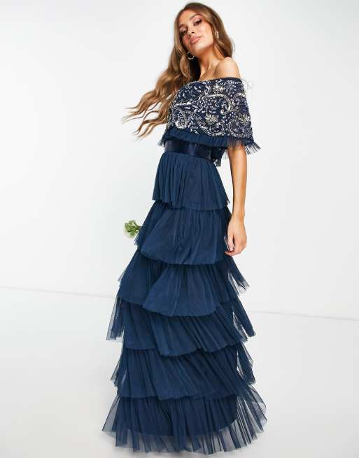 Beauut - Robe longue de demoiselle d'honneur avec encolure Bardot ornementée et jupe en tulle à effet étagé - Bleu marine 