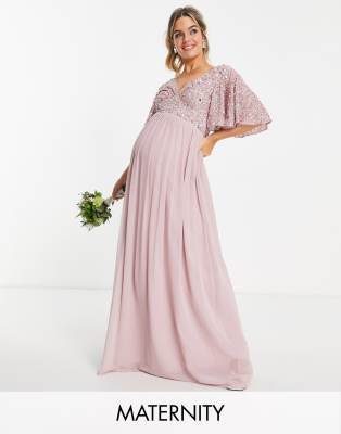 Beauut - Umstandsmode - Brautjungfern-Maxikleid in Rosé mit Flügelärmeln und verziertem Oberteil-Rosa