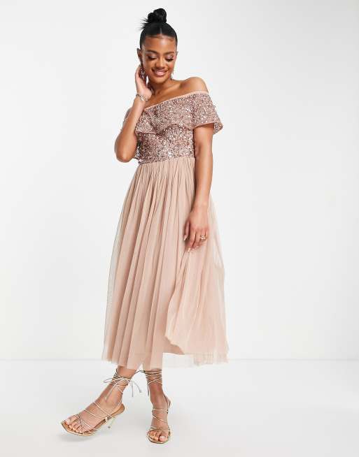 Beauut - Vestito midi da damigella tortora con scollo Bardot e decorazioni