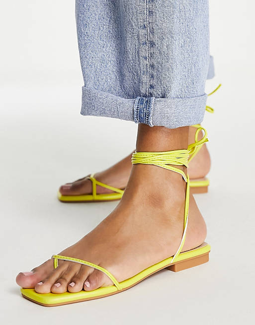 Leeg de prullenbak welzijn Variant BEBO - dolli - Platte sandalen met strikbanden in geel | ASOS
