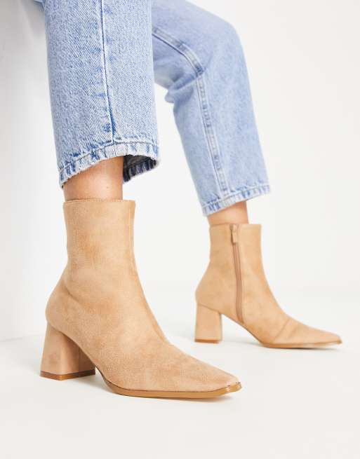 Beige shop pointed boots