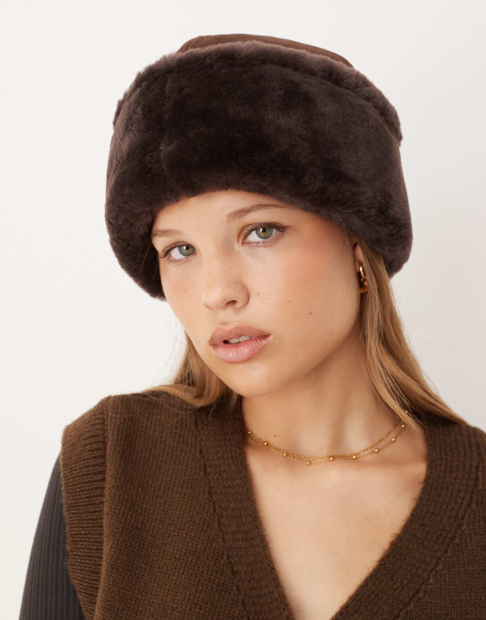 becksondergaard dora shearling hat in chocolate brown