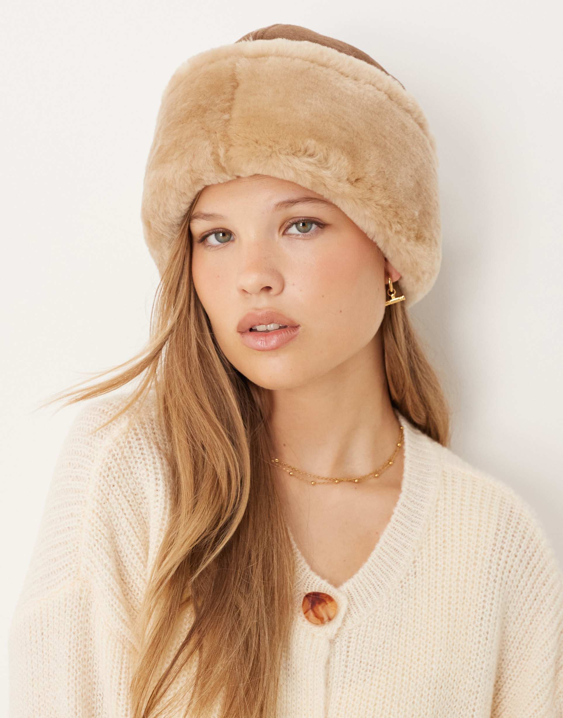 becksondergaard dora shearling hat in tan