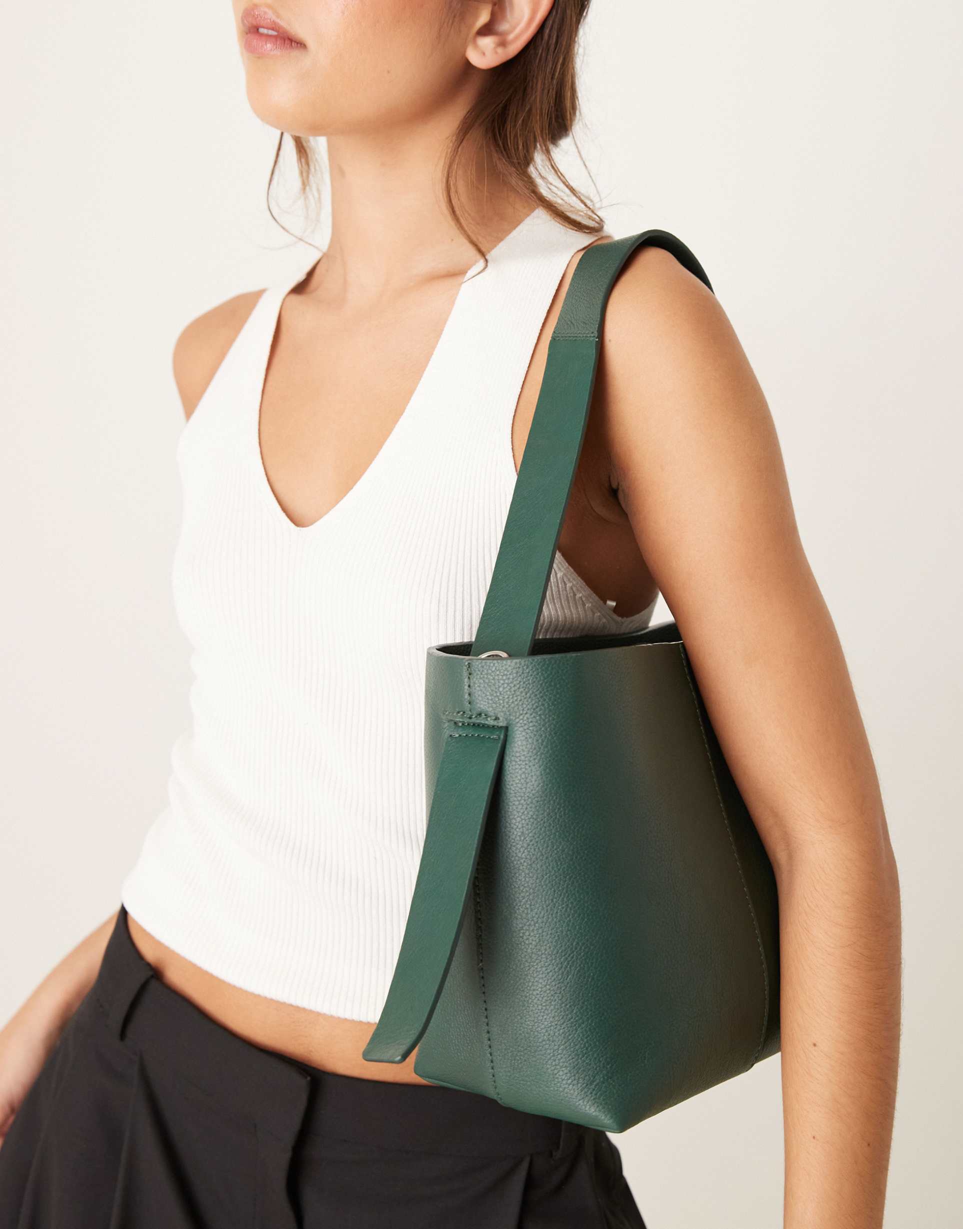 becksondergaard fraya leather shoulder bag with crossbody strap in green