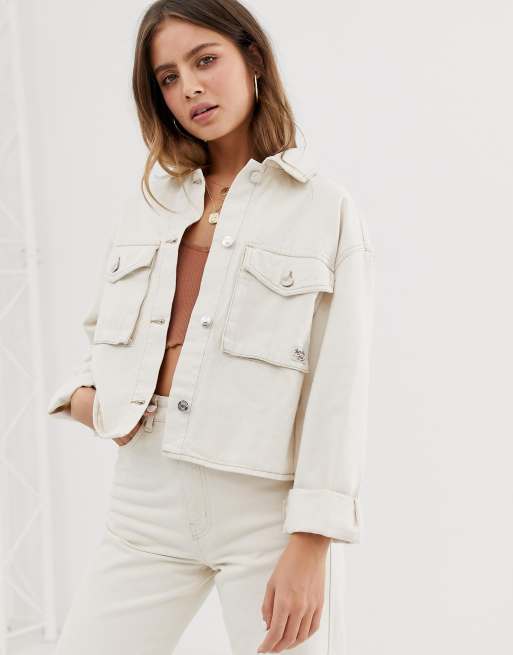 Beige funktion jakke i demin med frontlommer fra Bershka