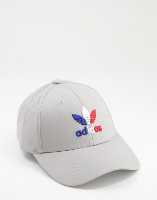   Asos Бейсболка серого цвета с логотипом-трилистником adidas Originals Trefoil-Серый