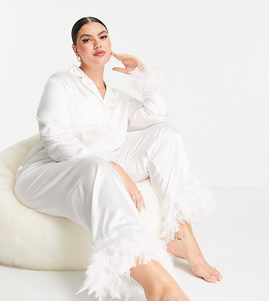 фото Белая атласная пижама со съемной отделкой из искусственных перьев night plus-белый