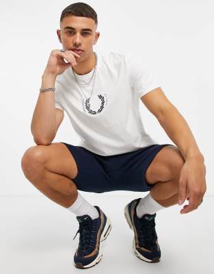 фото Белая футболка fred perry laurel wreath-белый