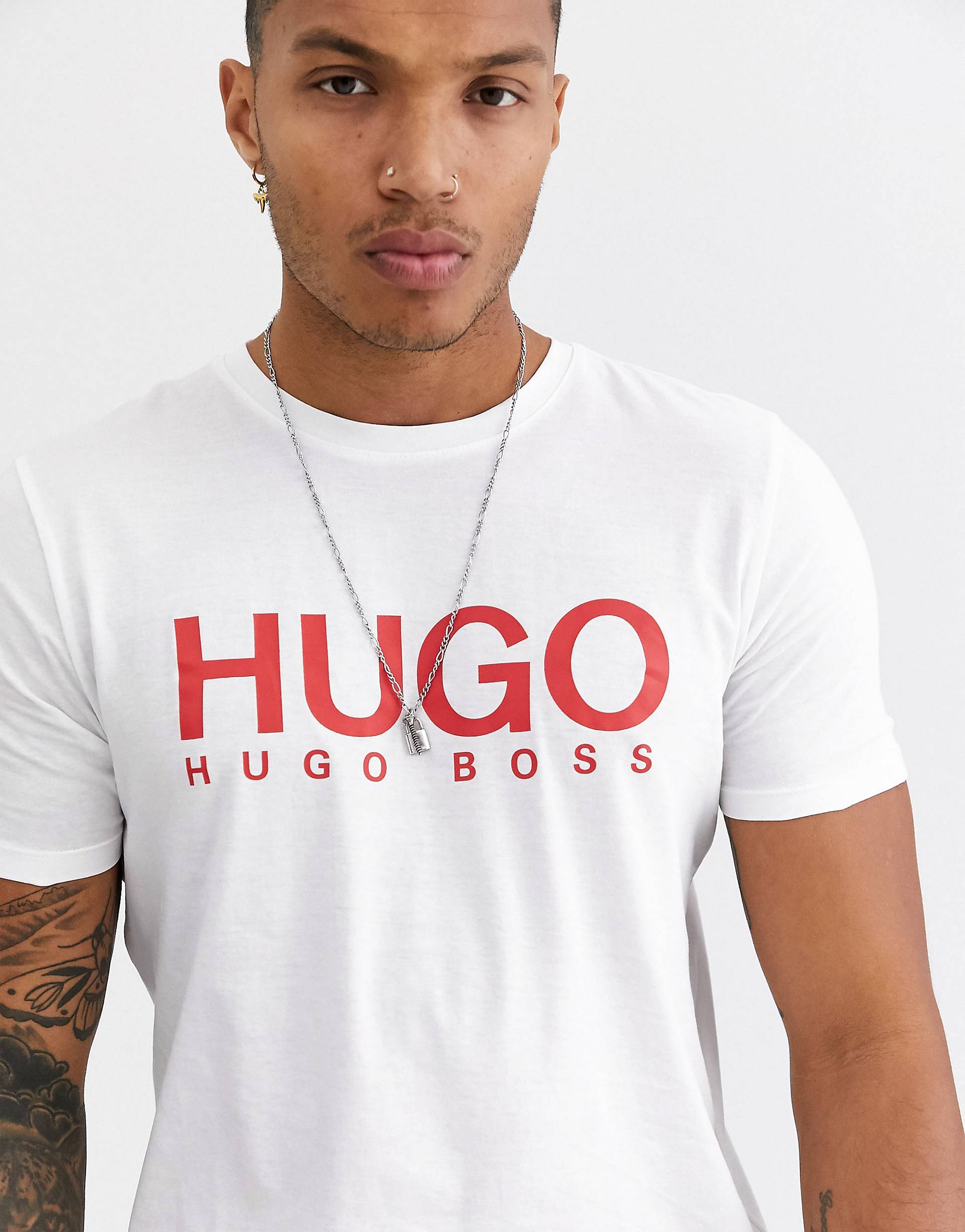 Купить футболку hugo. Белая футболка Hugo. Футболка белая Hugo мужская. Футболка белая Hugo белая. Футболки Hugo футболка DOLIVE.