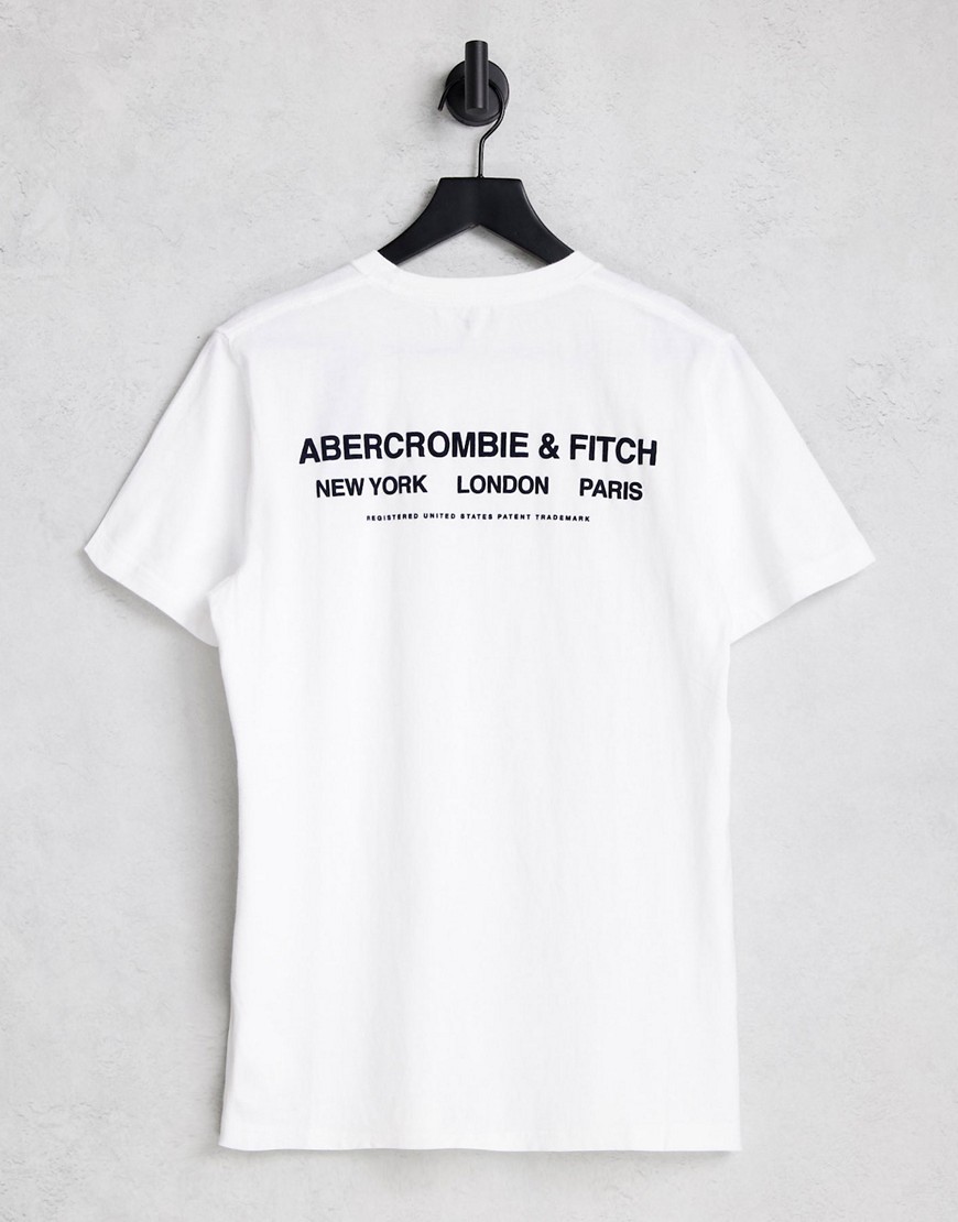 фото Белая футболка с принтом логотипа и названиями городов на спине abercrombie & fitch-белый