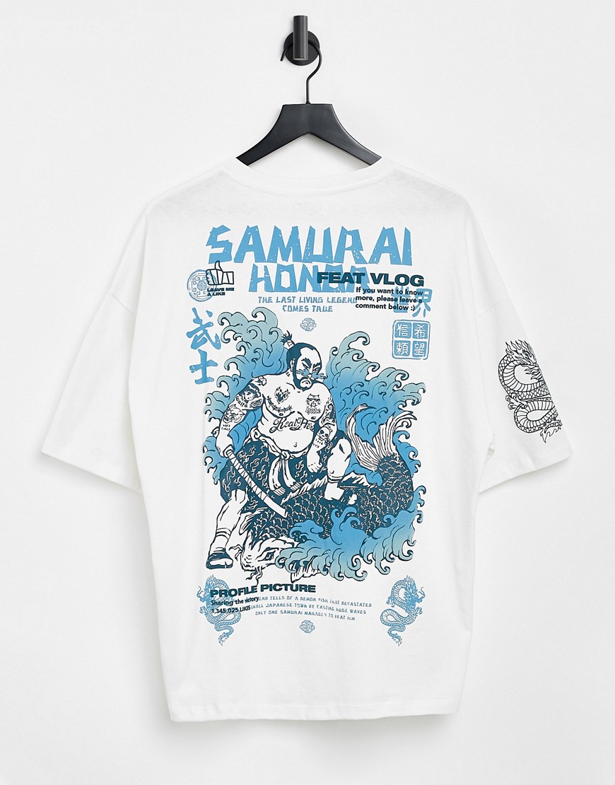 фото Белая футболка с принтом самурая на спине bershka-белый