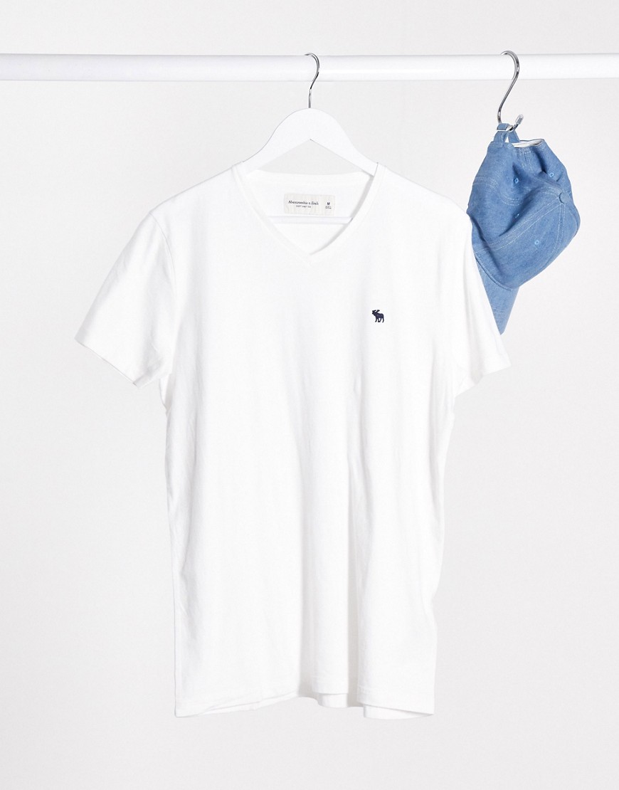 фото Белая футболка с v-образным вырезом abercrombie & fitch-темно-синий
