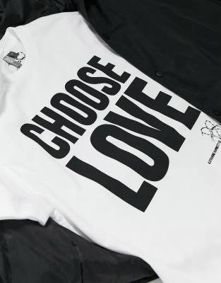 фото Белая футболка в стиле унисекс из органического хлопка с принтом "choose love" help refugees-белый