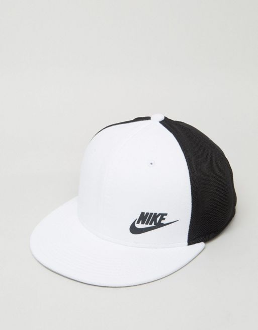 Черно белые кепки