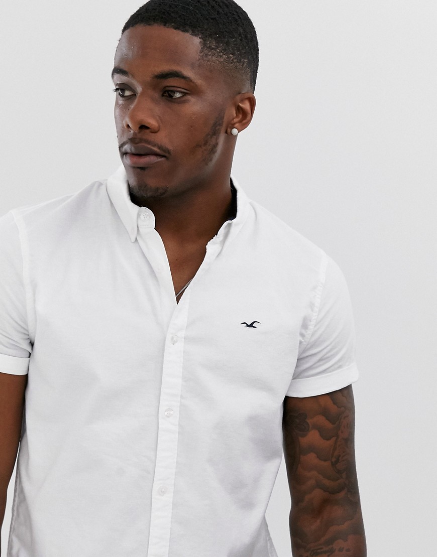 фото Белая оксфордская рубашка на пуговицах с короткими рукавами и логотипом hollister-белый