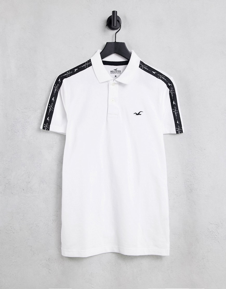 фото Белая рубашка-поло с логотипом и фирменной лентой на рукавах hollister-белый