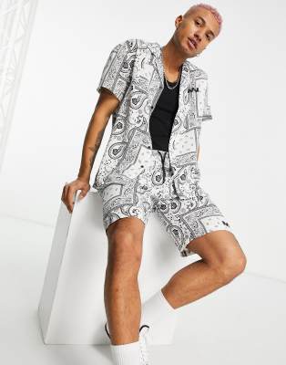Рубашки с короткими рукавами  Asos Белая рубашка с принтом в стиле банданы Mennace-Белый