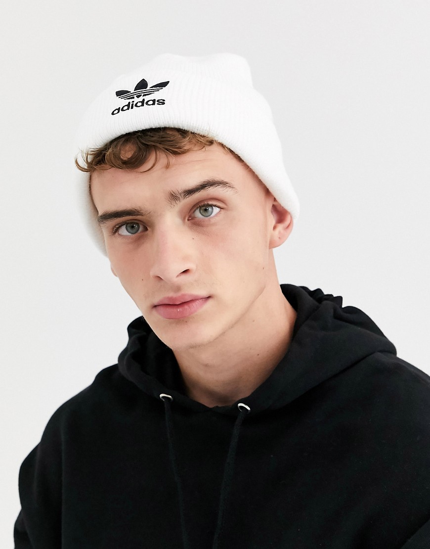 фото Белая шапка-бини с логотипом adidas originals-белый