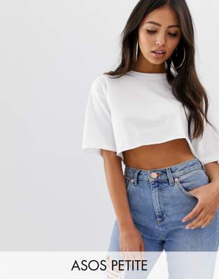 фото Белая суперкороткая футболка с необработанным краем asos design petite-белый asos petite