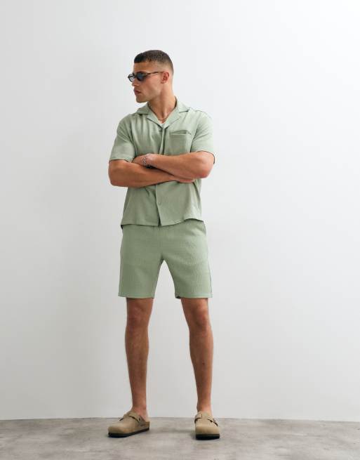 Belier - Coordinato con pantaloncini e camicia a maniche corte in seersucker testurizzato color salvia, 1 di 3