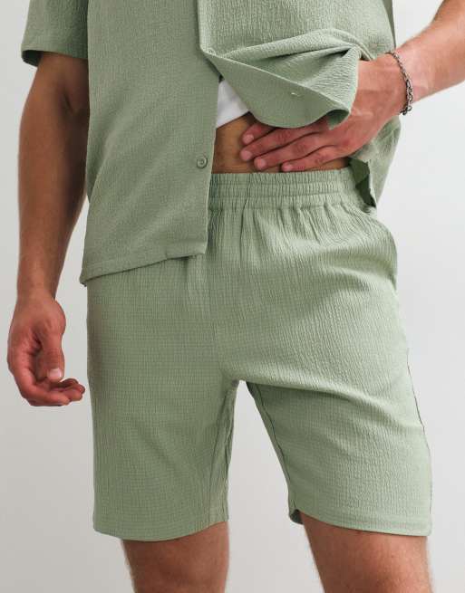 Belier - Conjunto verde salvia de pantalones cortos y camisa de manga corta de sirsaca texturizada, 3 de 3