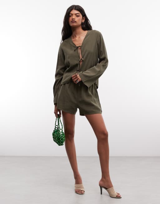 Belier soft touch tie front shirt and drawstring waist shorts co-ord in olive, 2 di 3