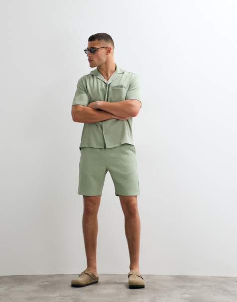 Belier – Strukturiertes Set aus Seersucker in Salbeigrün, bestehend aus kurzärmligem Hemd und Shorts - view 1