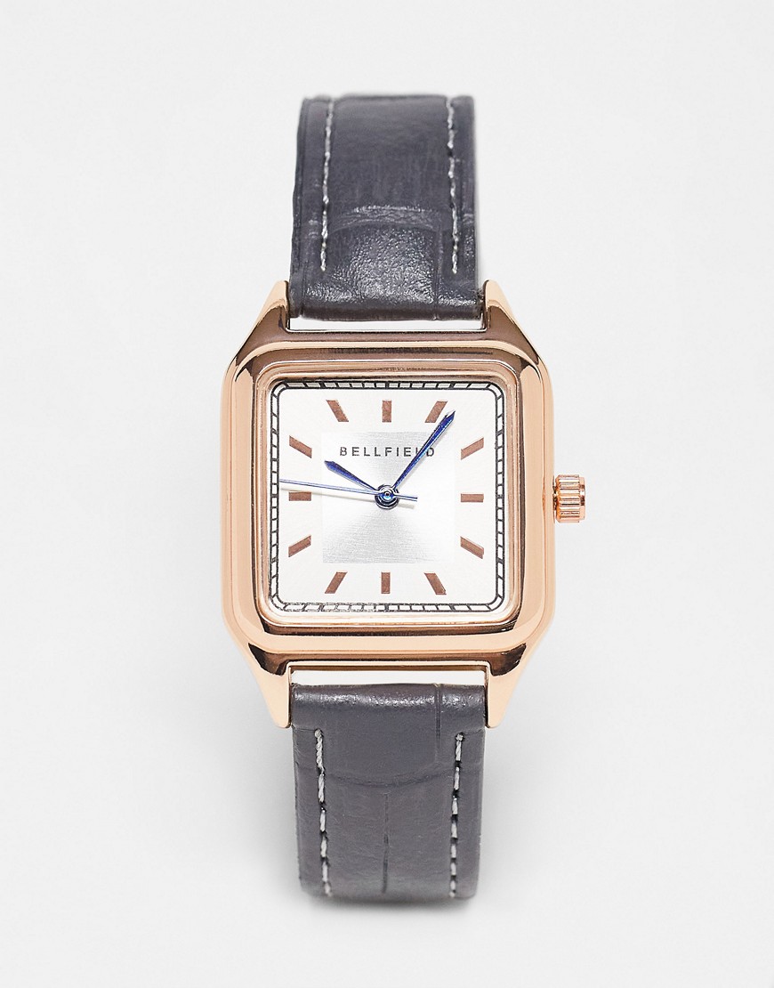 bellfield - armbåndsur med firkantet skive og sort rem i imiteret krokodille-guld