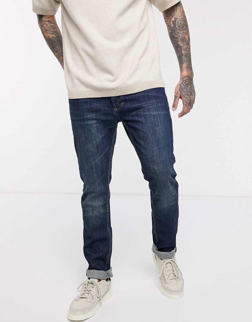 Bellfield - Jeans met smaltoelopende pijpen in indigo wassing-Blauw
