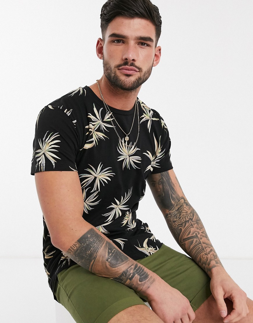 Bellfield - T-shirt con fondo arrotondato e stampa a fiori-Nero