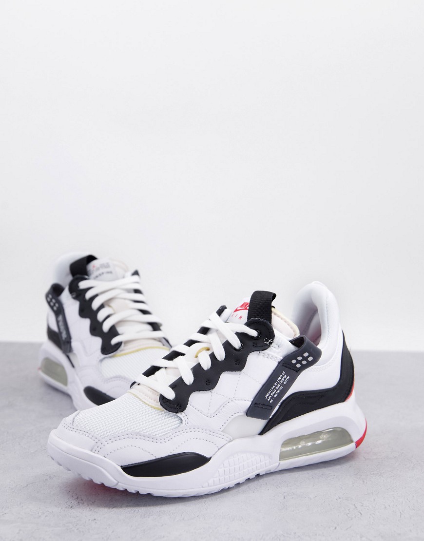 Бело-черные кроссовки Jordan MA2-Белый